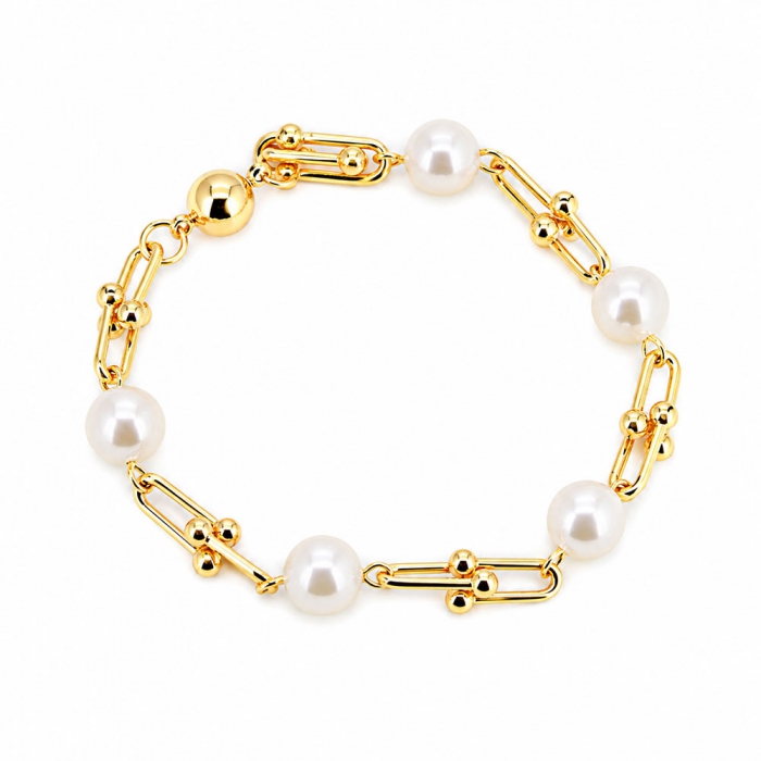 Gold chain bracelet with white pearls